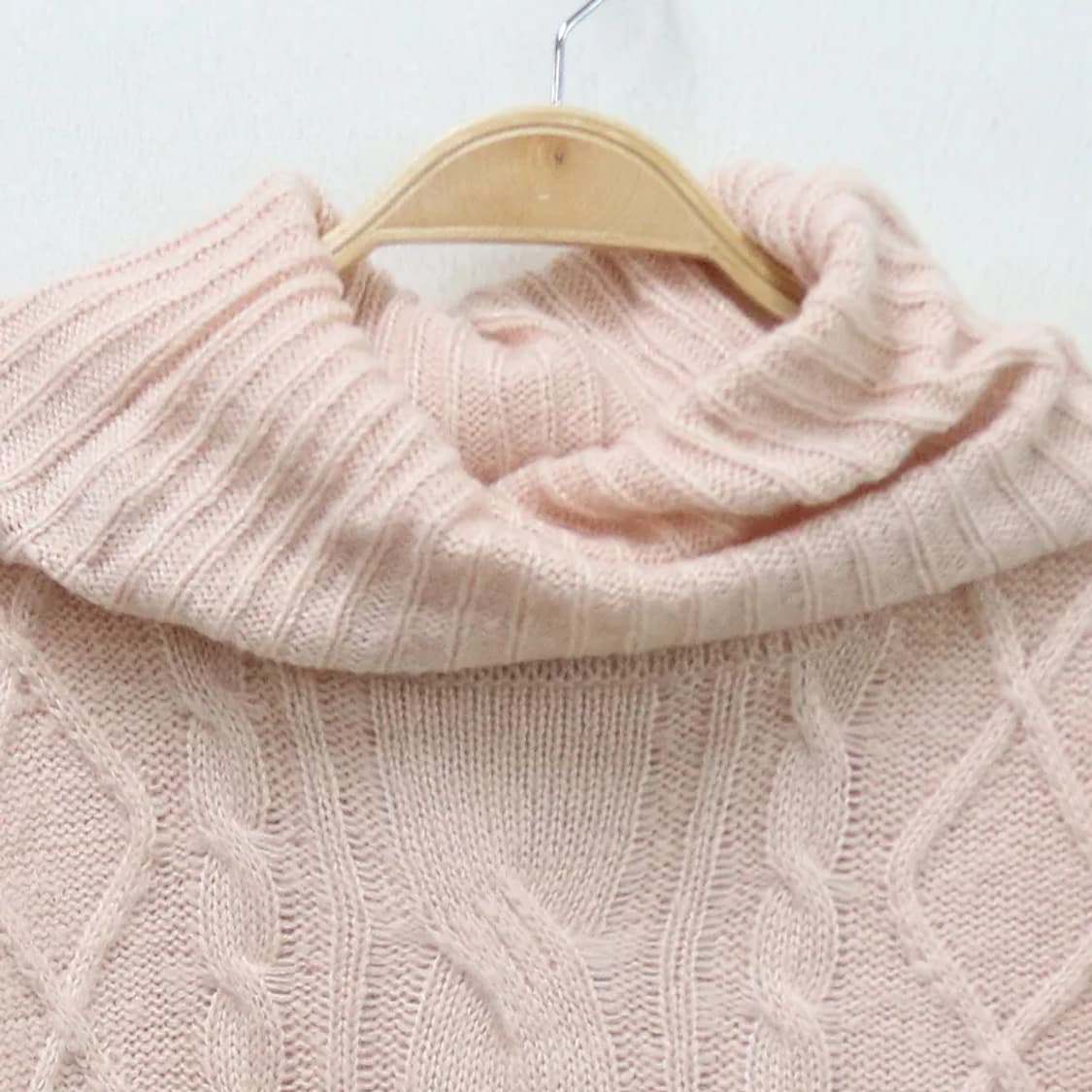 잉그니 딸기우유 히메갸루 터틀넥 니트 62365 상품이미지3