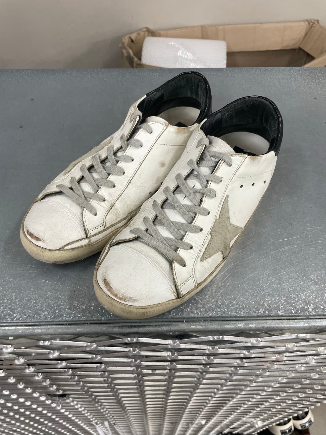 골든구스 슈퍼스타 화이트 스니커즈 블랙탭 40 상품이미지2