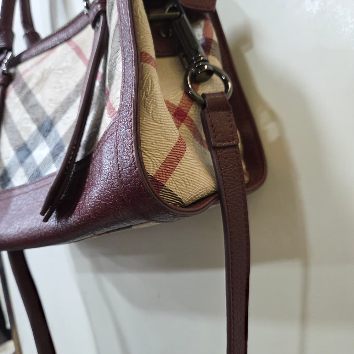 버버리 플로럴 앰보싱 크로스백 상품이미지3