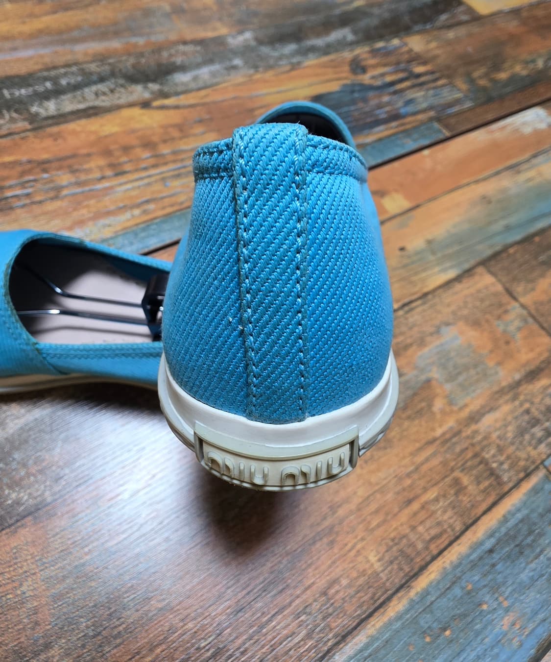 미우미우 메탈토 슬립온 / 민트 블루 컬러 / 36반  (235) 상품이미지6