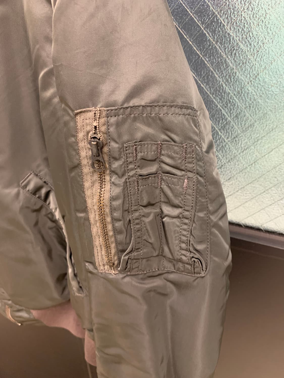 데드스탁급) 알파인더스트리 1968 정밀복각 MA-1 M사이즈 상품이미지3