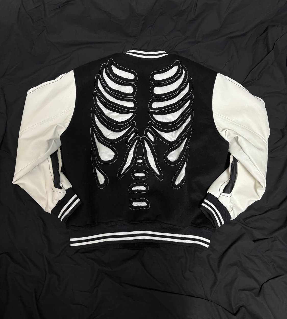 써저리 본커팅 바시티자켓 초판 L 사이즈 판매합니다. 상품이미지3