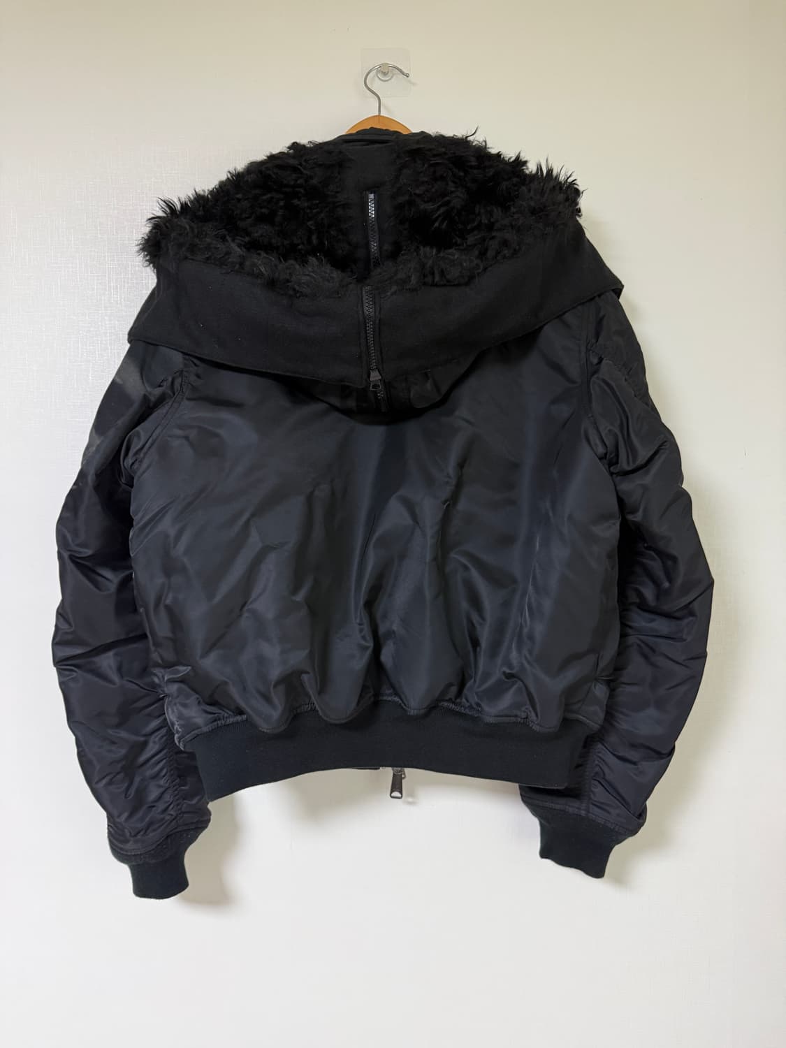 지용킴 X 알파린더스트리 선블리치 패딩 상품이미지2