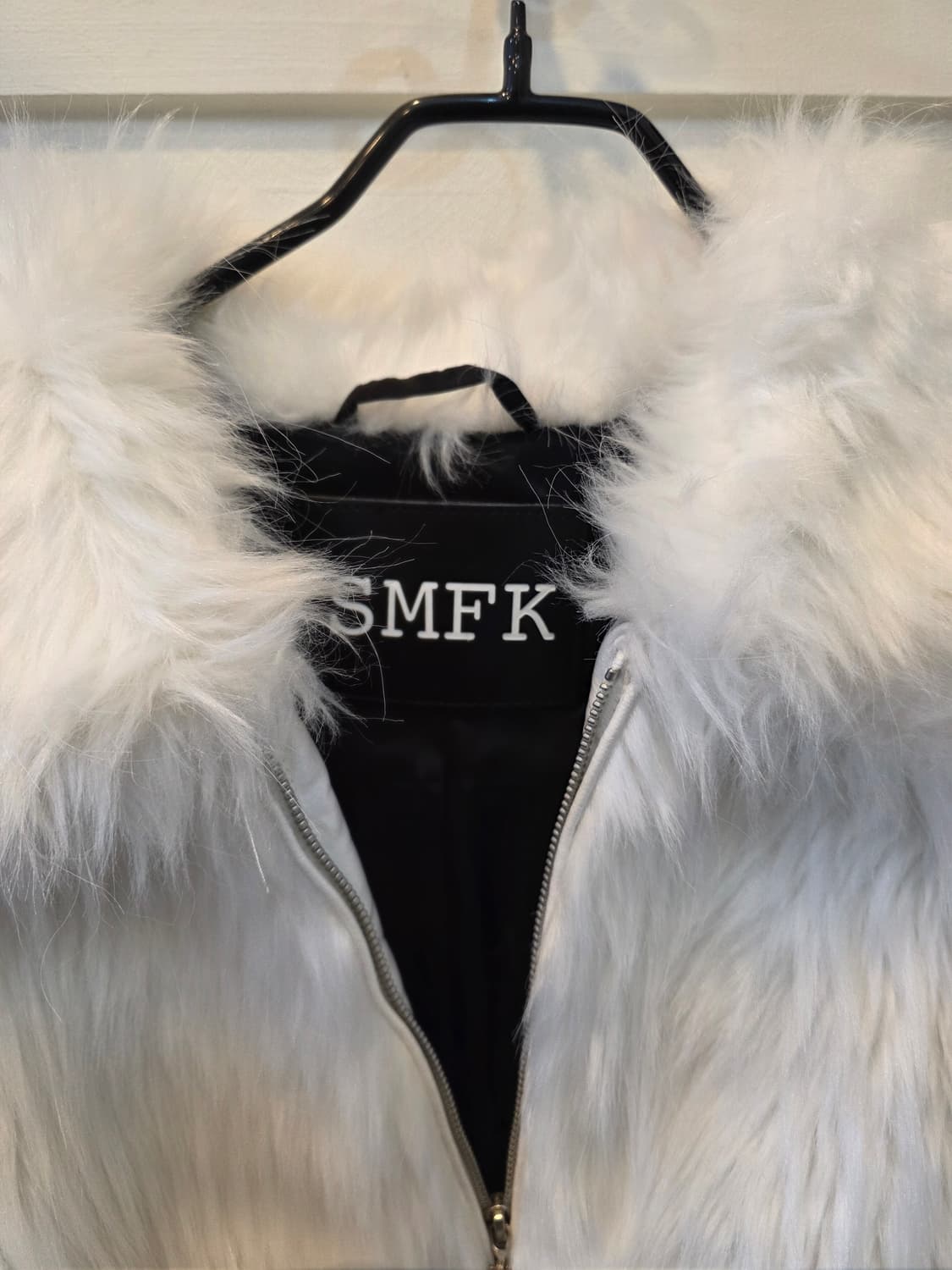 SMFK 화이트 페이크 퍼 후드 집업 상품이미지2