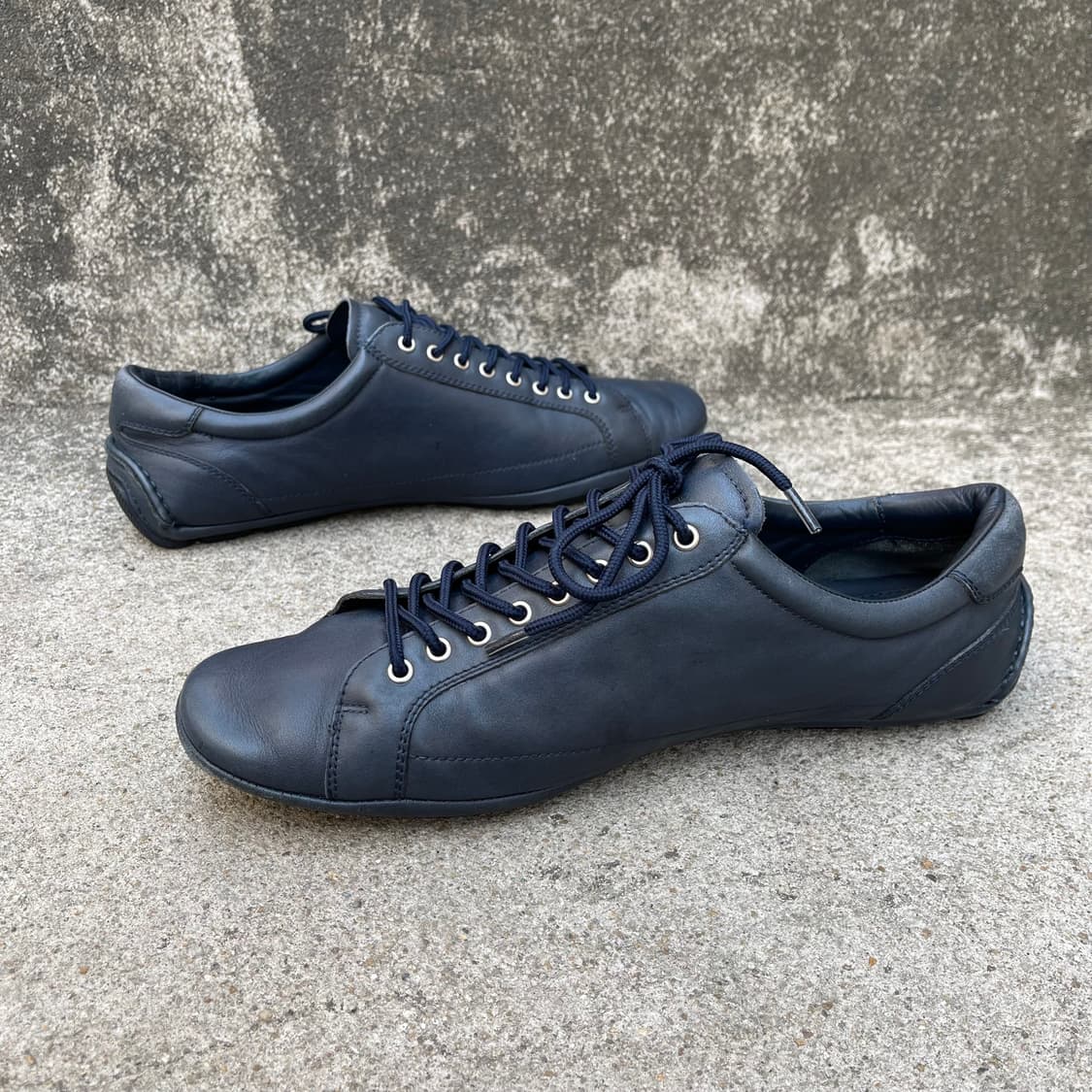 [9UK] Prada 레더 로우탑 스니커즈 네이비 (270~275) 상품이미지4