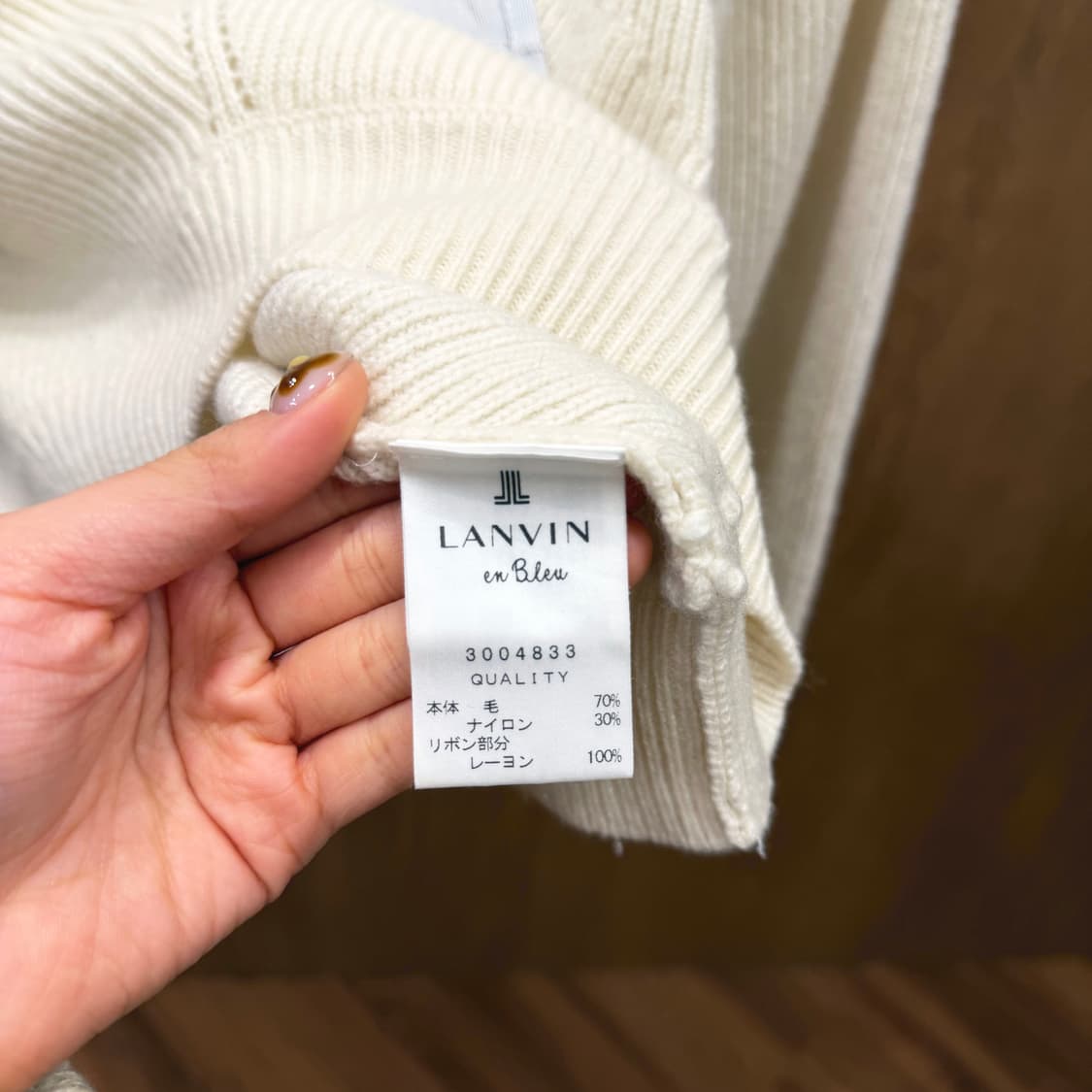 랑방 온 블루 하프넥 긴팔 울 니트 세로 립 블루 리본 디테일 아이보리 상품이미지8