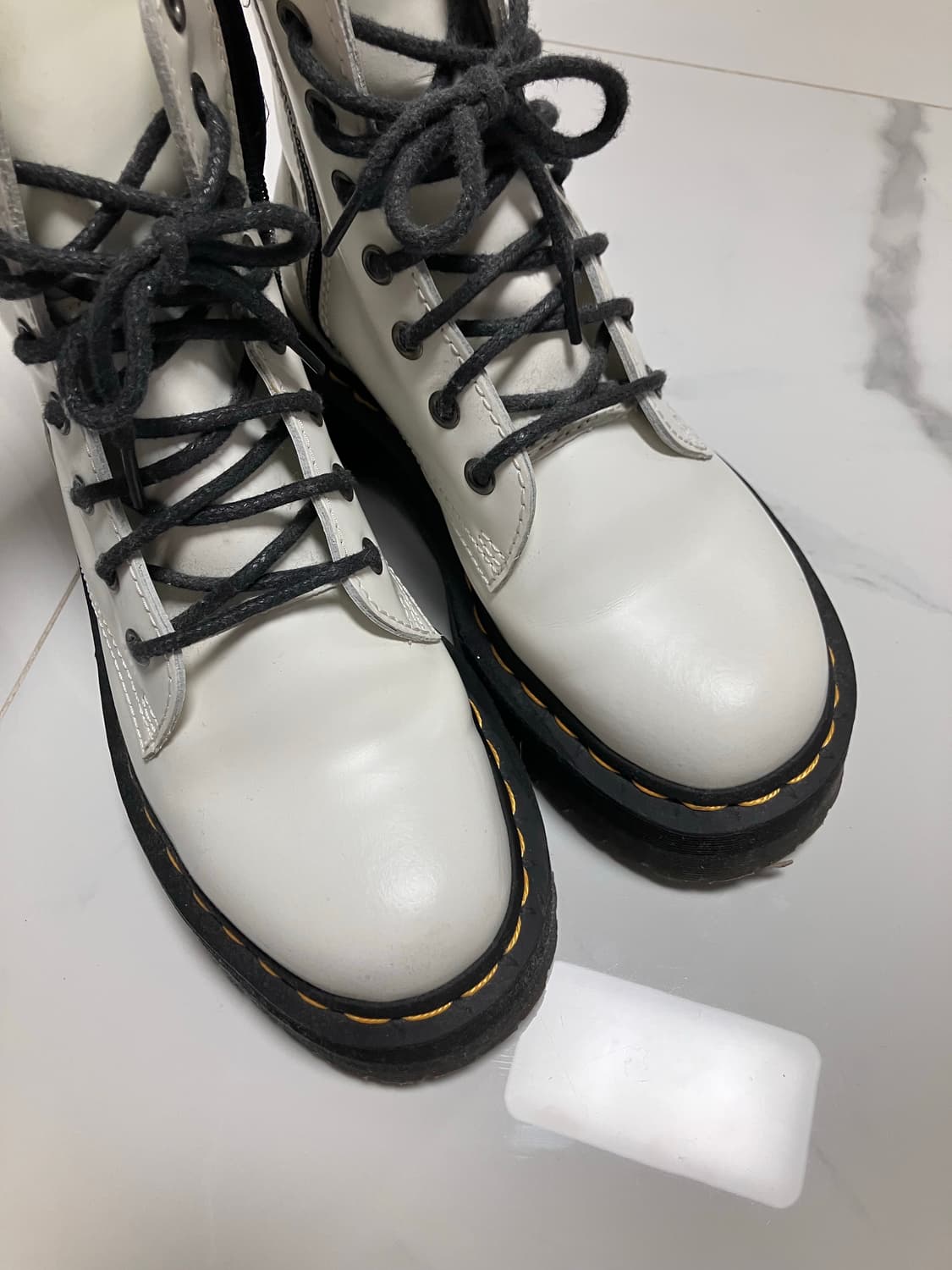 닥터마틴 제이든 화이트 uk4 딱 1번신은 새거 상품이미지4