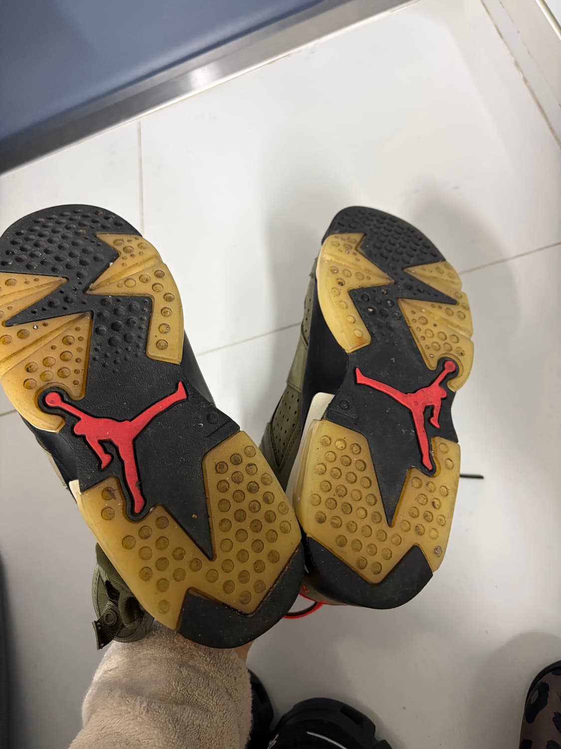 트래비스스캇 에어조던6 250사이즈 상품이미지5