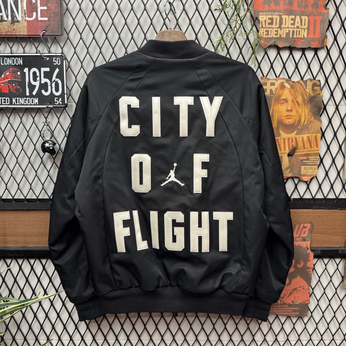 에어조던 MA-1 나일론 플라이트 점퍼 후면 자수 레터링 포인트 블랙 상품이미지1