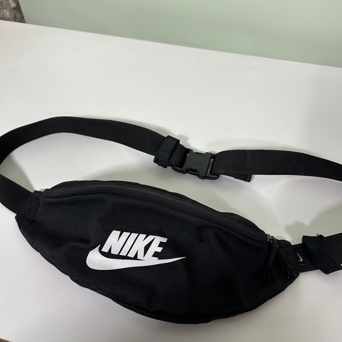 OS 나이키 블랙 힙색 상품이미지1