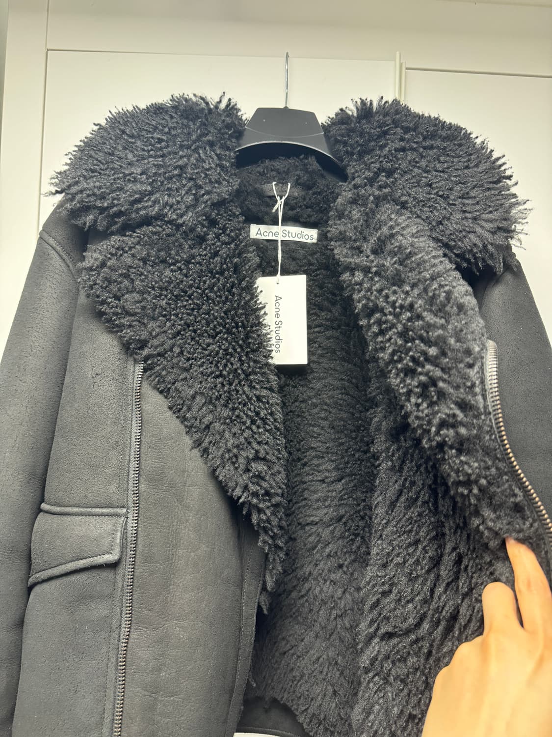 [52] 아크네 스튜디오 가죽 시어링 스웨이드 무스탕 자켓 블랙 상품이미지4