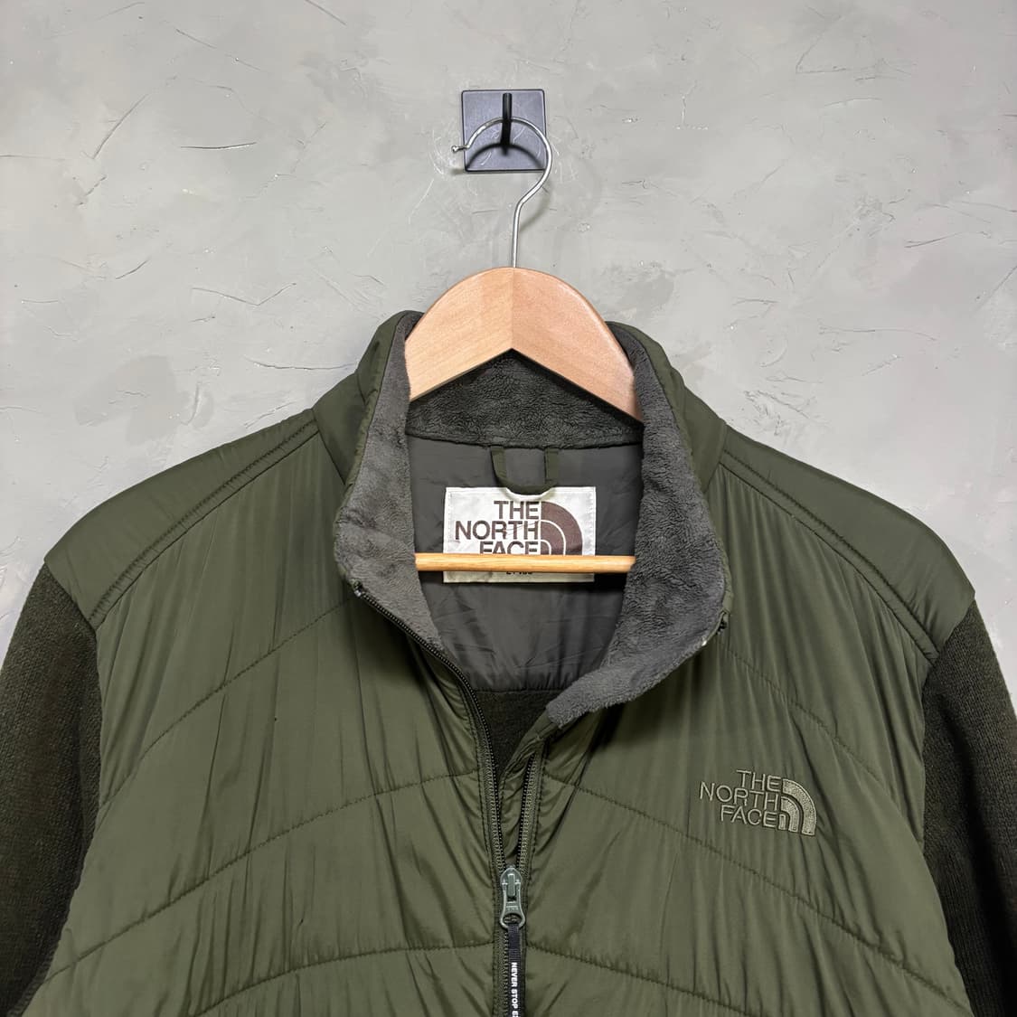 노스페이스 v-모션 후리스 니트 패딩 카키 상품이미지2