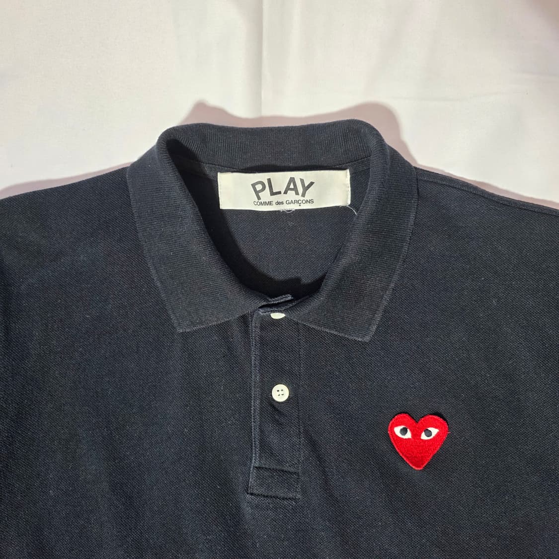 [M]꼼데가르송 레드와펜 블랙 카라티 상품이미지2