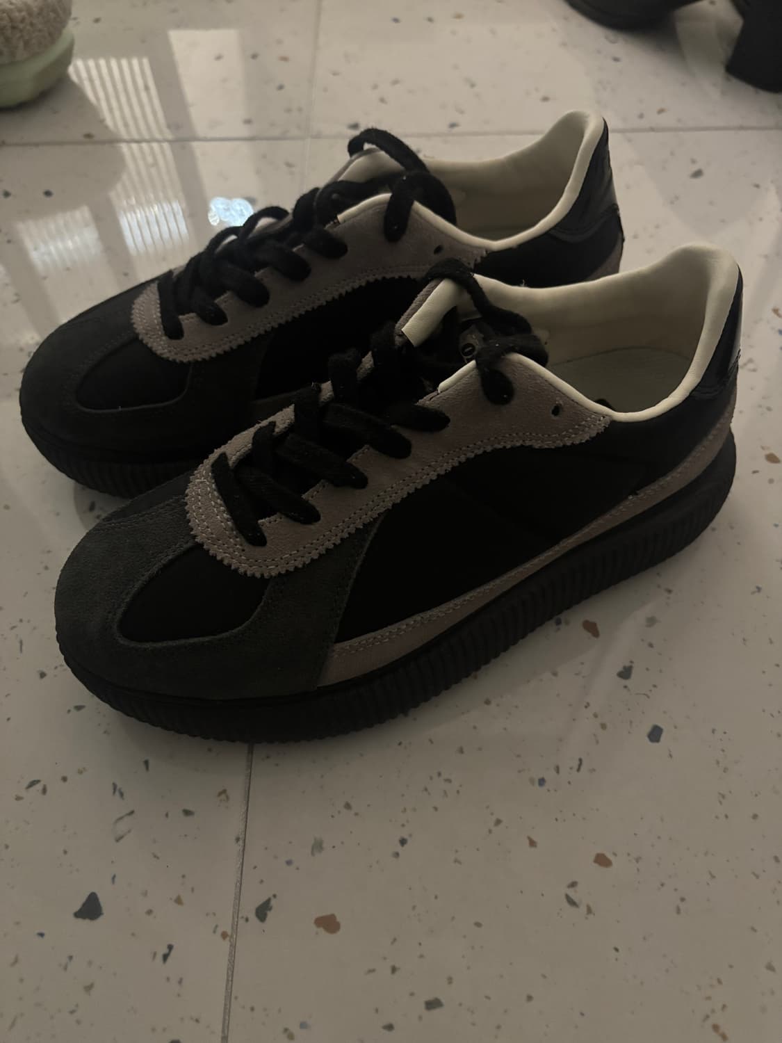 오니츠카타이거 델리시티 245 상품이미지1