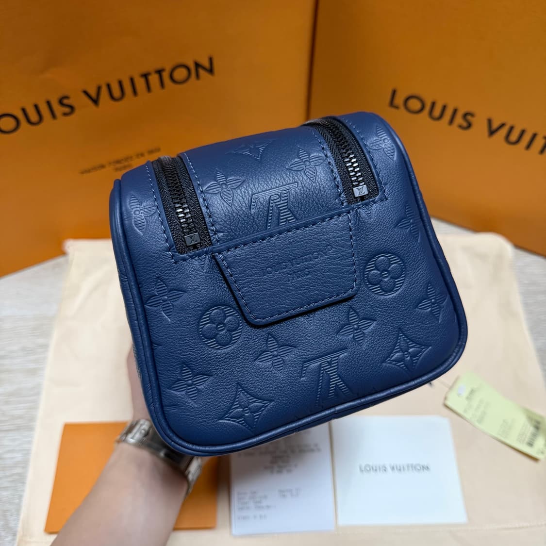 [새상품/선물가능] 루이비통 쉐도우 도프 키트 돕키트 파우치백 상품이미지4