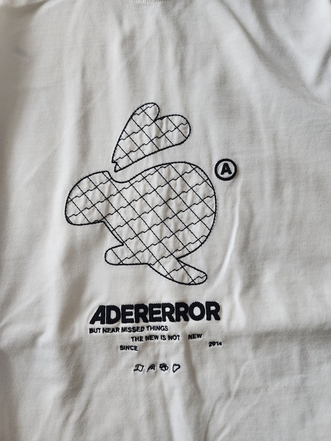 아더에러 반팔티셔츠 상품이미지3