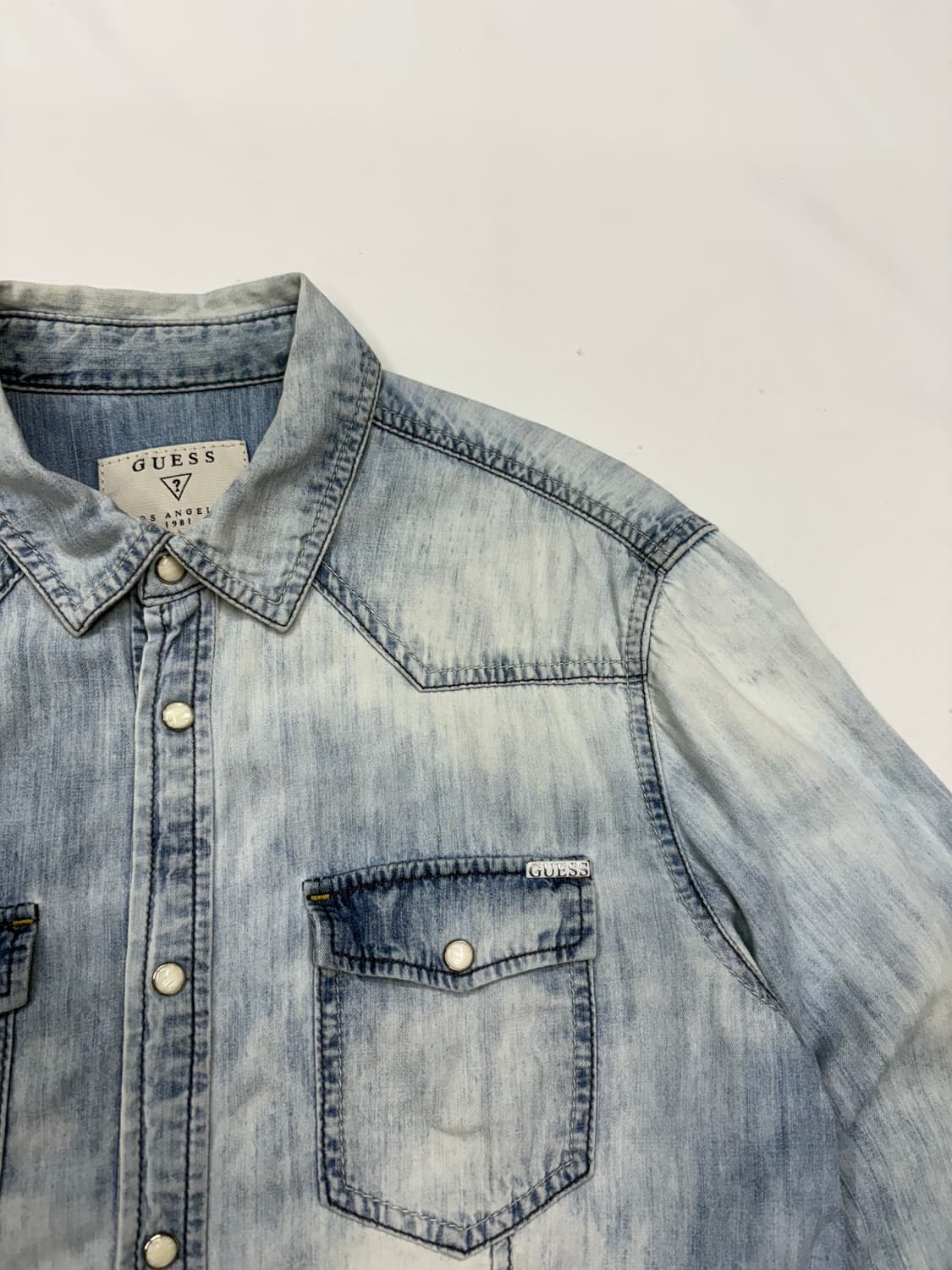 게스 웨스턴 연청 데님 셔츠 상품이미지5