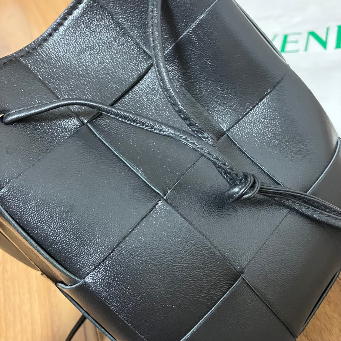 [OS] 보테가베네타 버킷백 블랙 상품이미지3