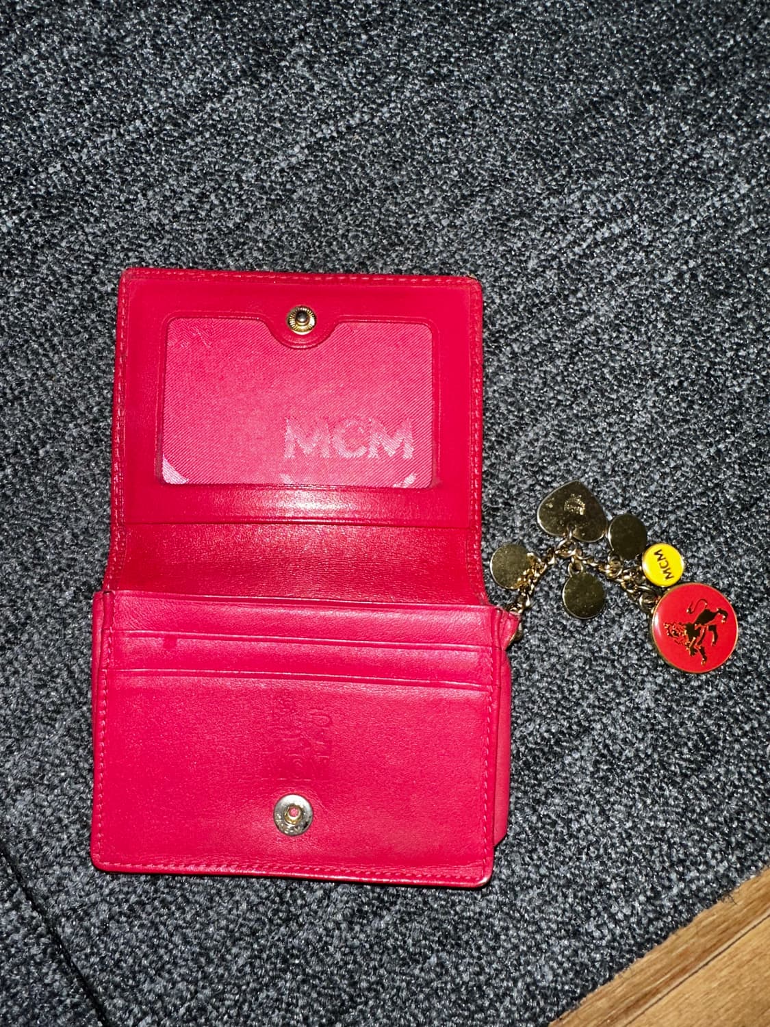 MCM 레드 중지갑 키링 포함 상품이미지3