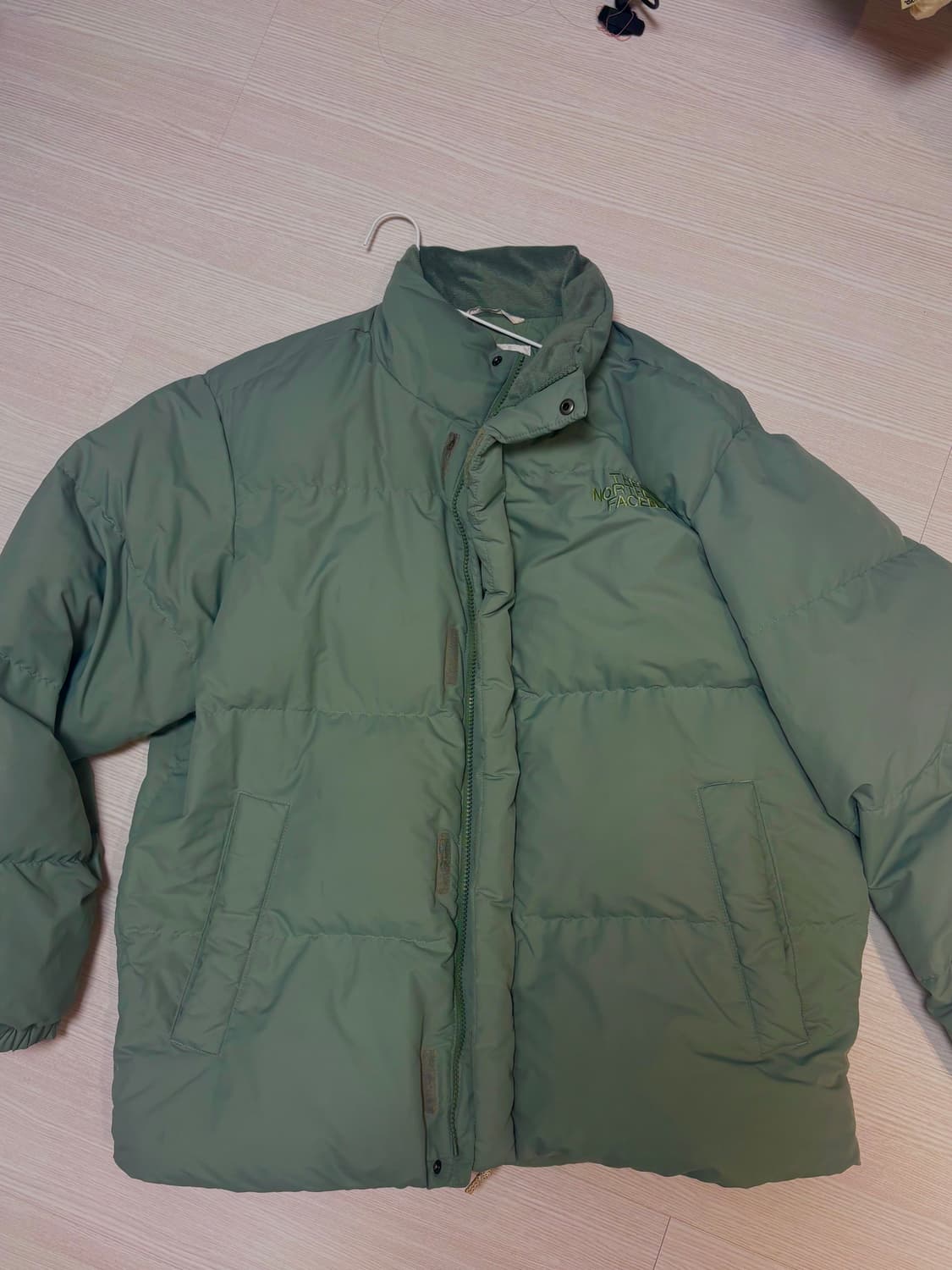 노스페이스 말차색 패딩 상품이미지1