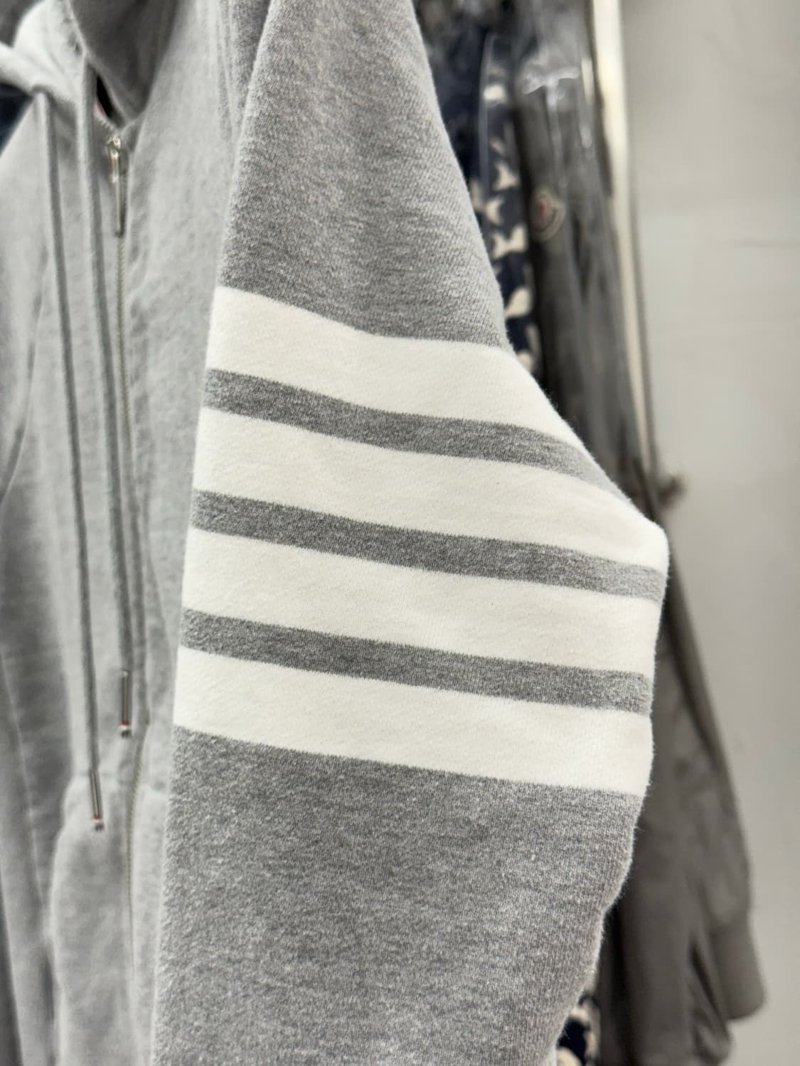 [4] 톰브라운 사선완장 후드집업 상품이미지3