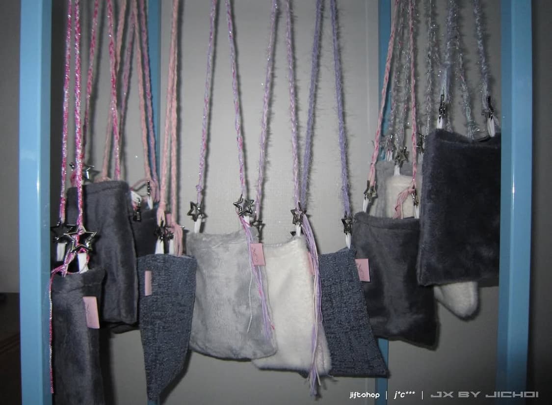 뉴진스 해린 착용) 지초이 jx 퍼 가방 크로스백 지프트샵 블랙 상품이미지1