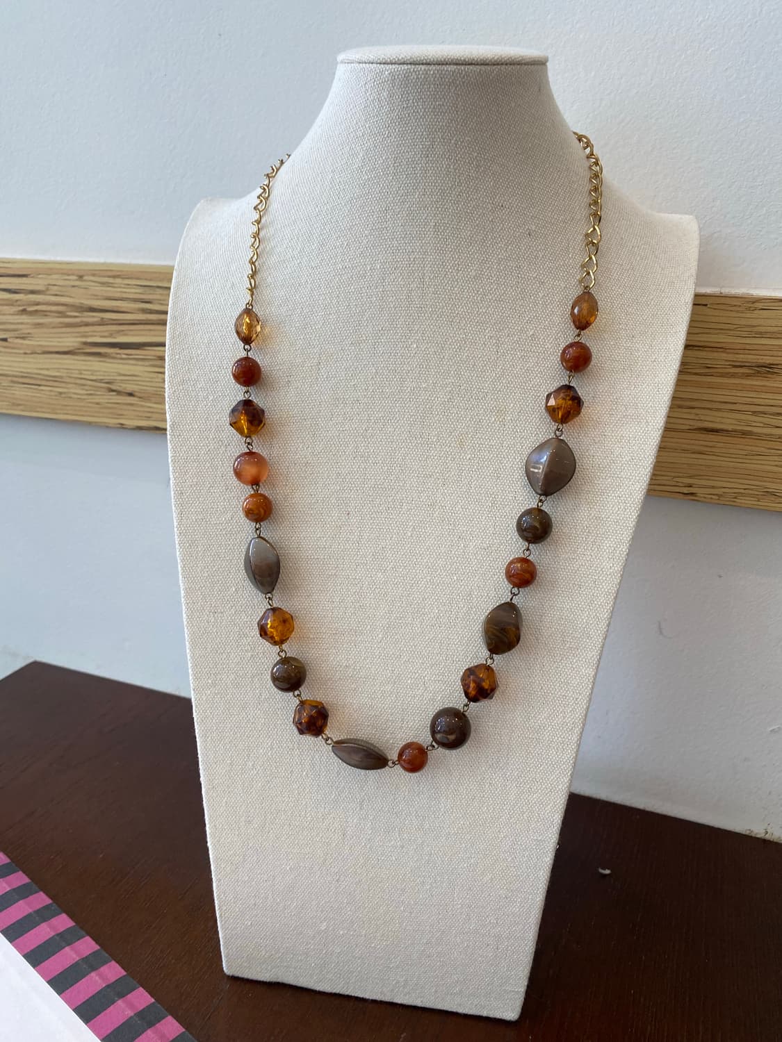 브라운 비즈 롱 목걸이 상품이미지1