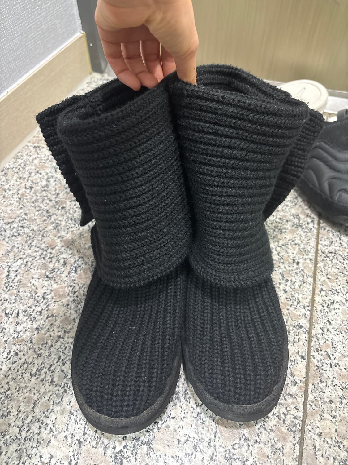 ugg 블랙 니트 카디 부츠 상품이미지1