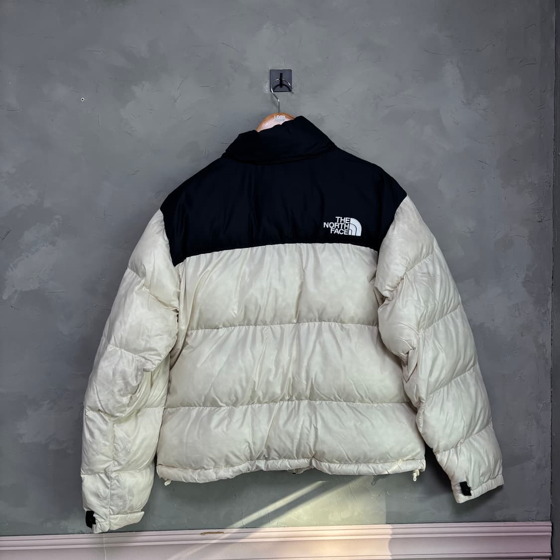 노스페이스 700 눕시 온볼 다운 패딩 화이트 아이보리 상품이미지9