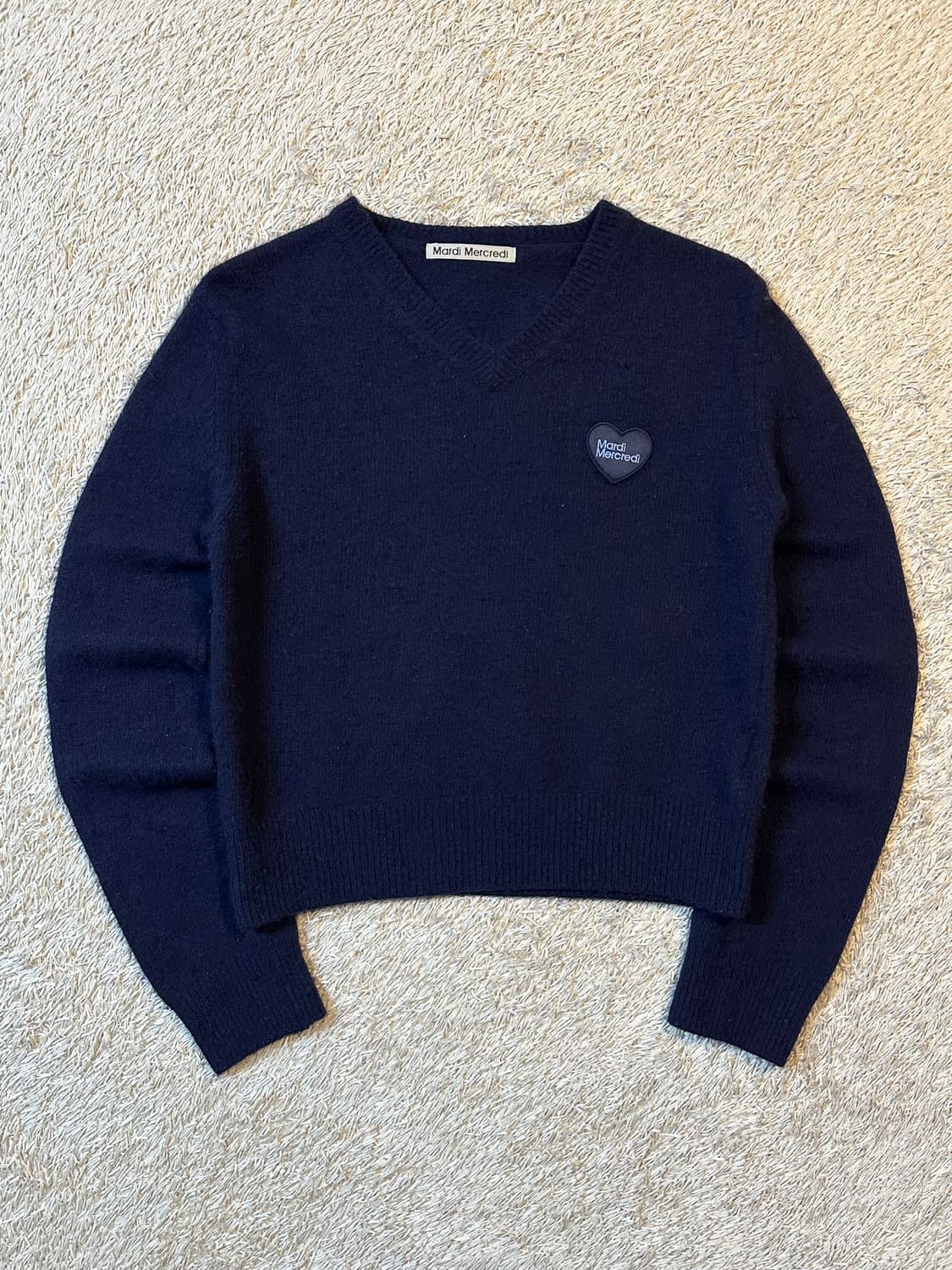 마르디 메크르디 라쿤 블렌드 브이넥 하트로고 울 니트 네이비 상품이미지1