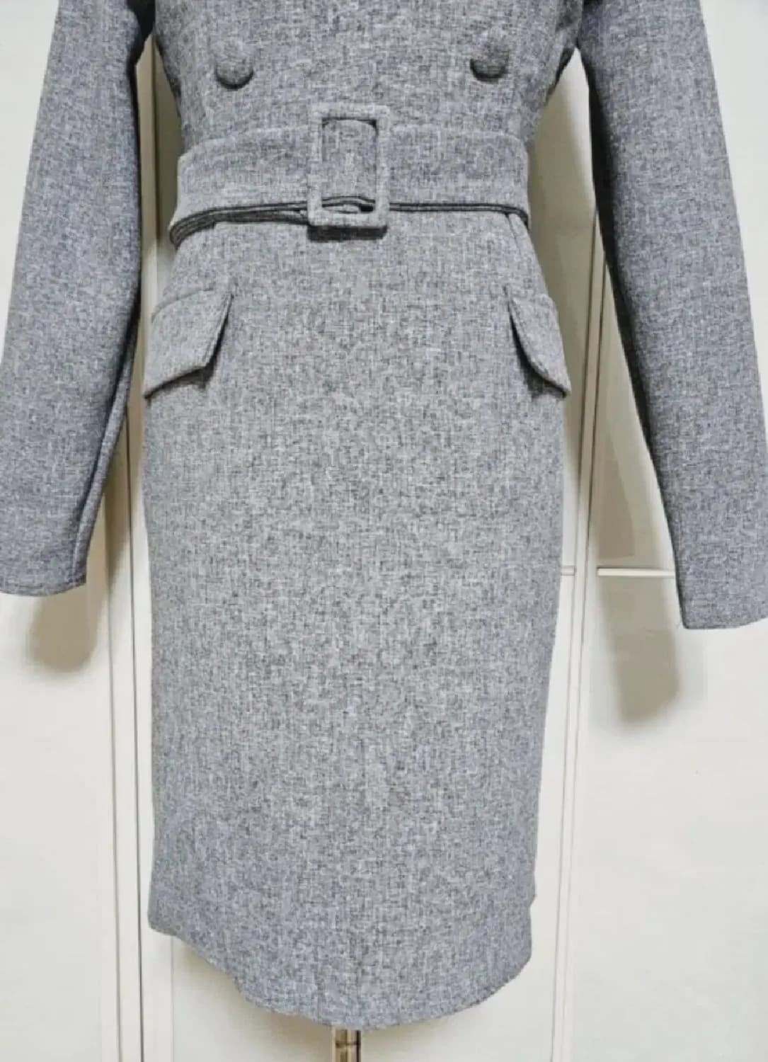 새상품) YAFEE 모직 더블버튼 정장 원피스 판매합니다 (벨트set) 상품이미지4