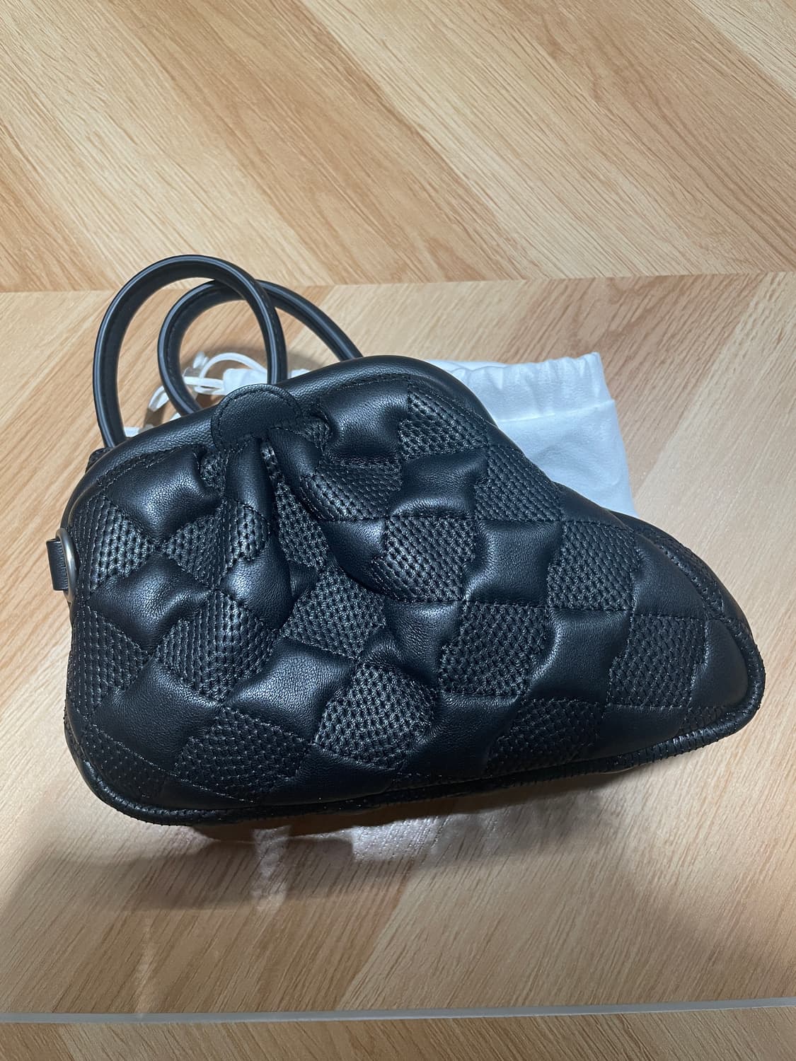 아더에러 크로스백 가방 상품이미지3