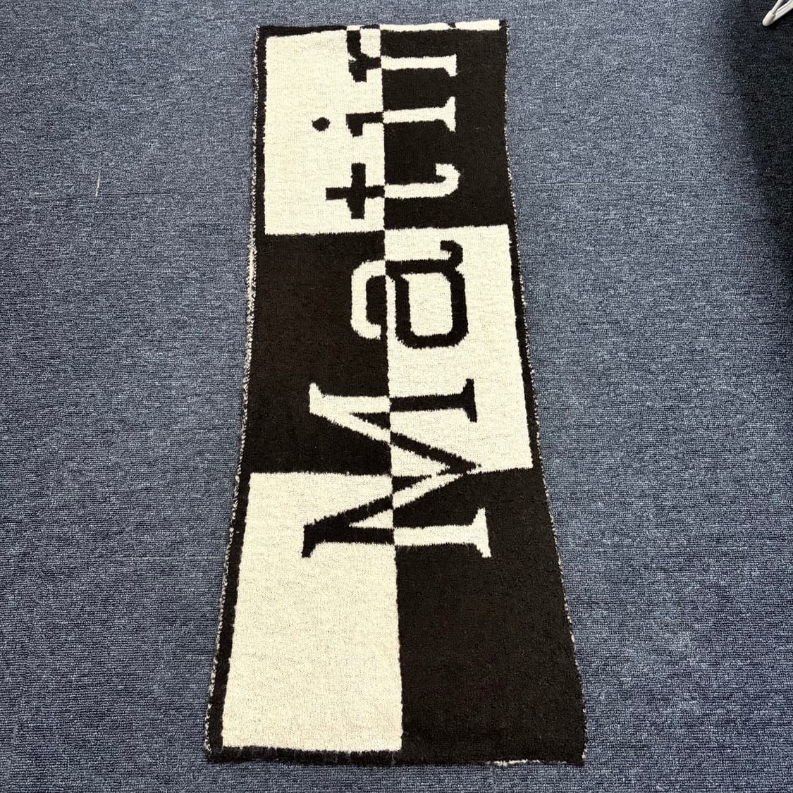 마뗑킴 체크보드 머플러 상품이미지1