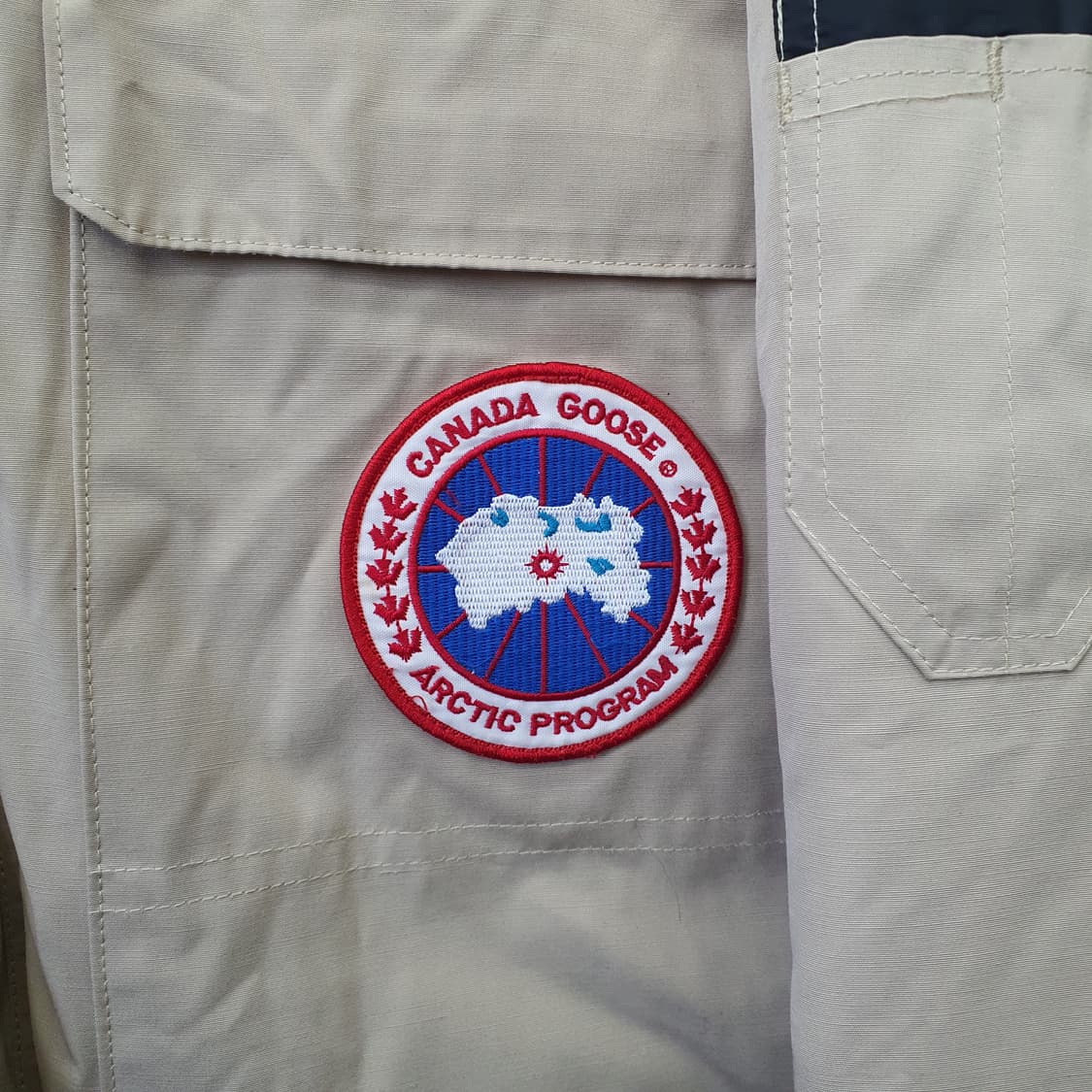 CANADA GOOSE 캐나다구스 숏패딩 (105) 상품이미지3