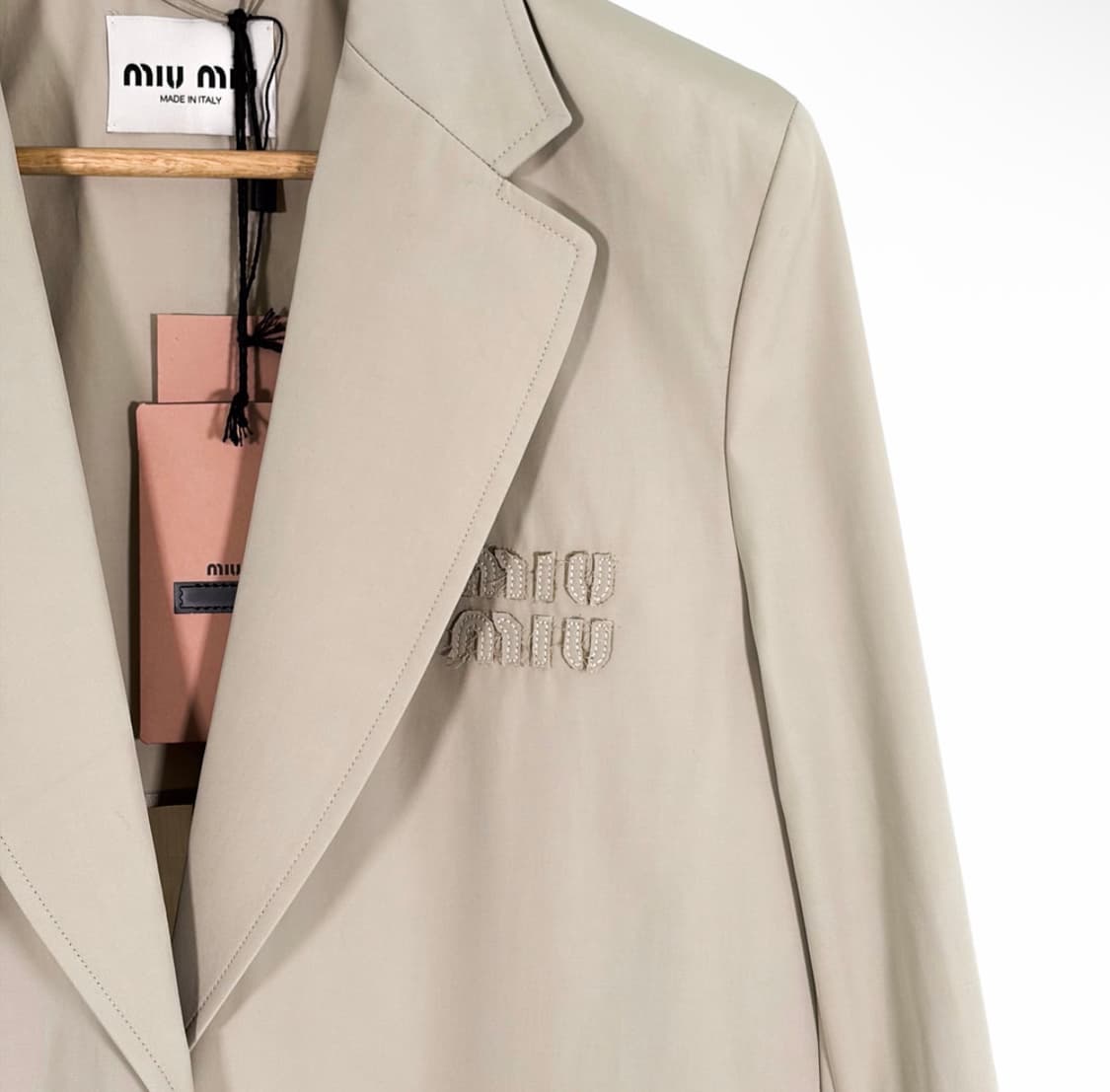 [38] 미우미우 24fw 여성 셔츠 레이어드 싱글 블레이저 자켓 베이지 상품이미지5