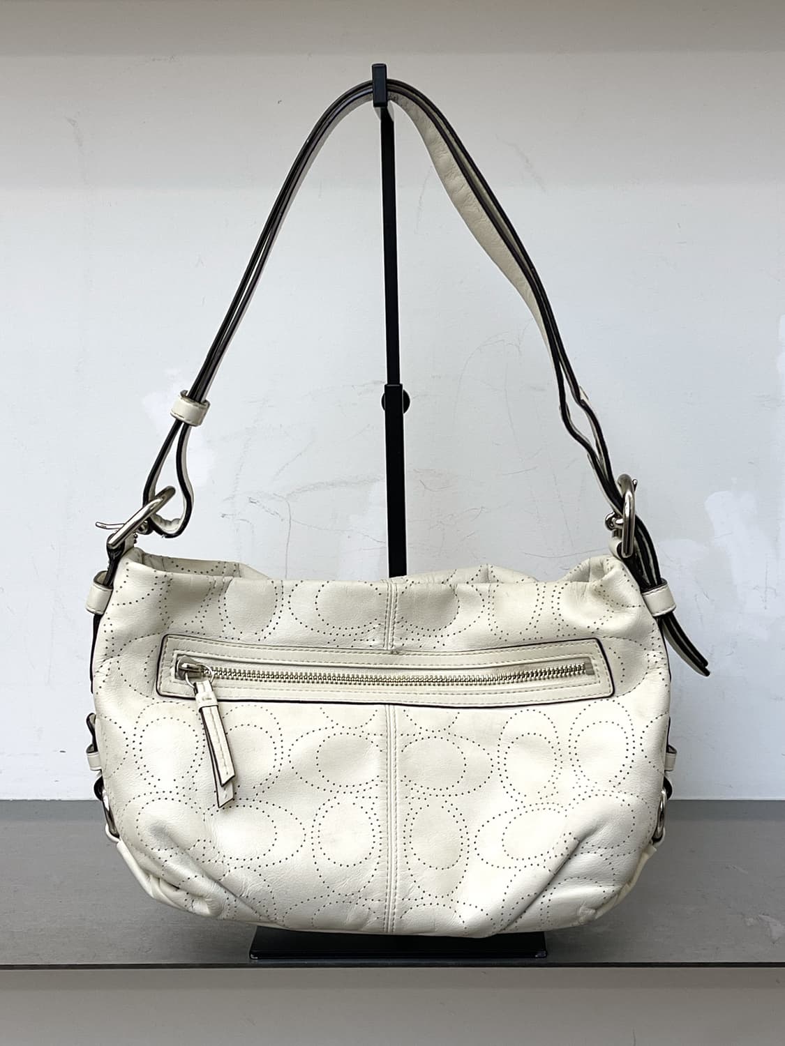 코치 CC 펀칭 숄더백  상품이미지3