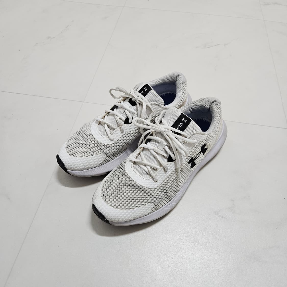 언더아머 UA 써지3 런닝화 280mm 상품이미지1