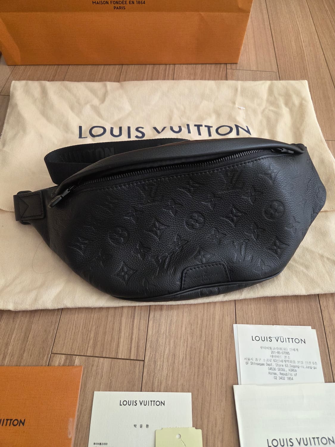 루이비통 디스커버리 레더 범백 섀도우 블랙 m46036 상품이미지1