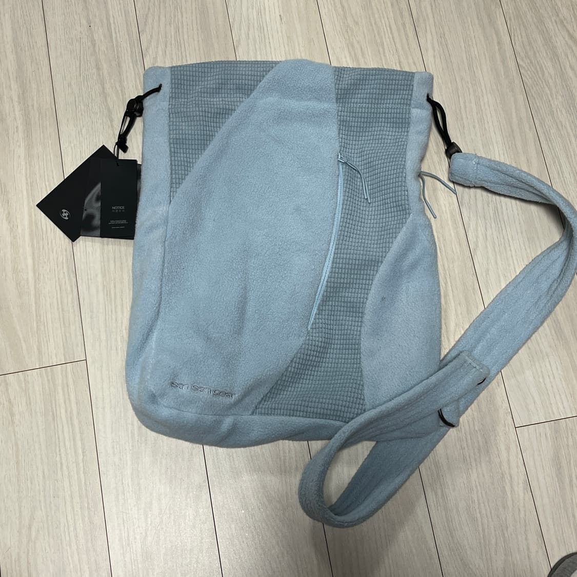새상품 무료배송 산산기어 플리스 크로스 백 스카이블루 상품이미지3