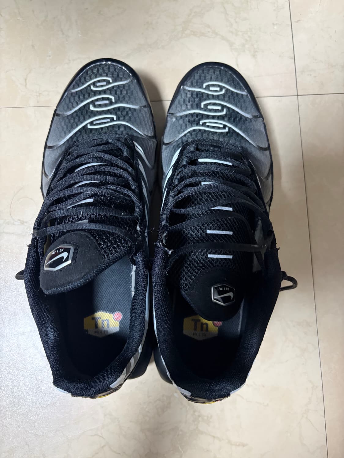 (275) 나이키 에어맥스 플러스 블랙 메탈릭 실버 상품이미지2