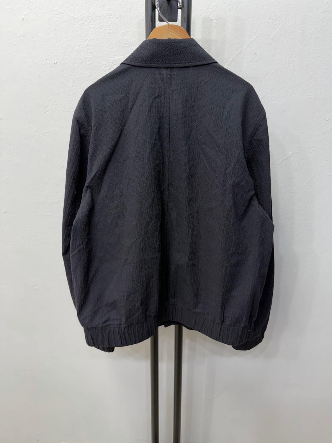 정품) COS 코스 남성 블랙 텍스쳐 봄버 자켓 S 상품이미지4