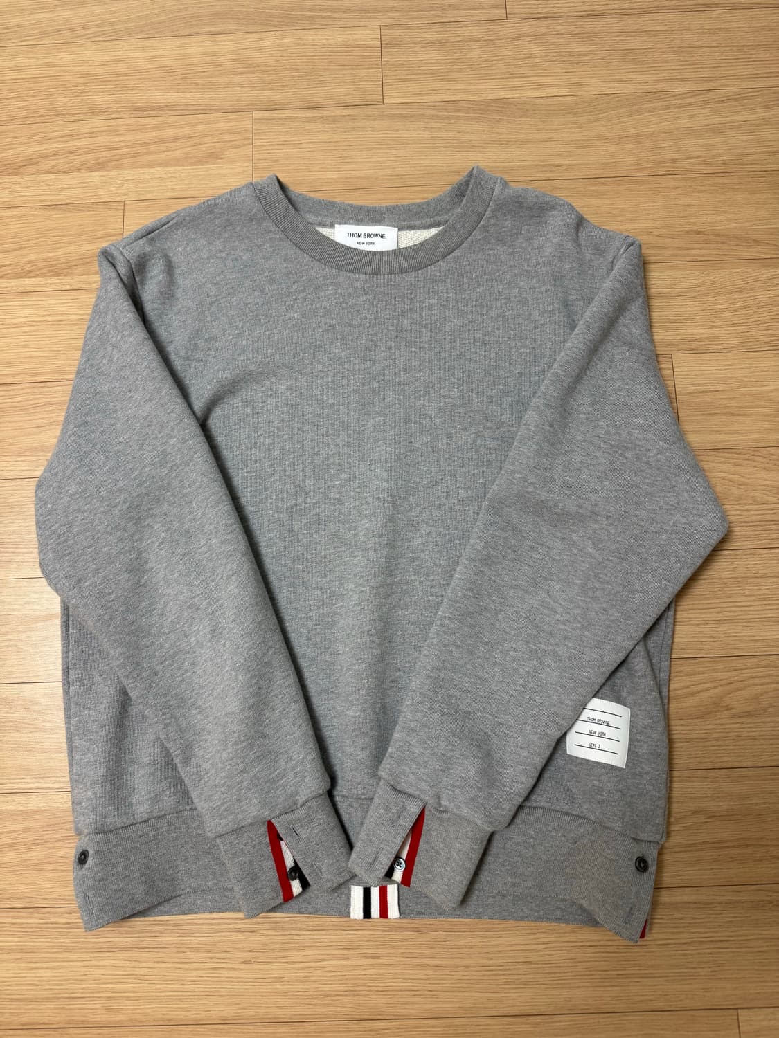 톰브라운 백삼선 맨투맨  상품이미지1