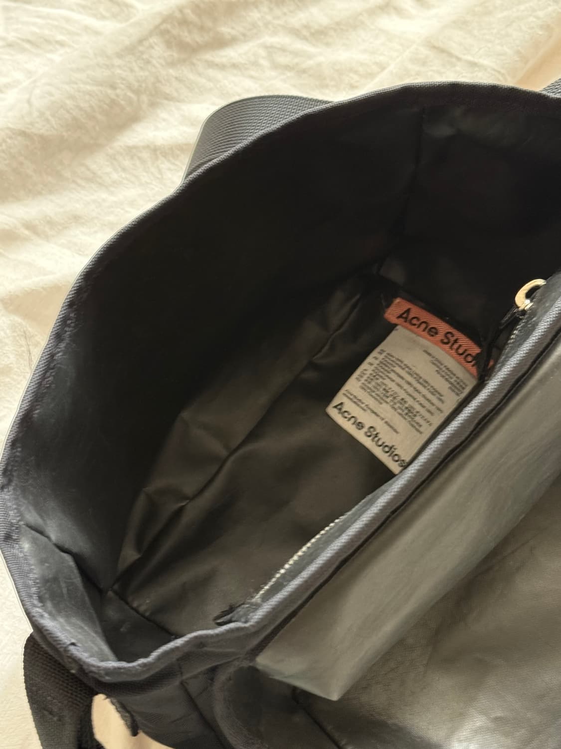 아크네 스튜디오 립스탑 미디엄 메신저백 상품이미지5