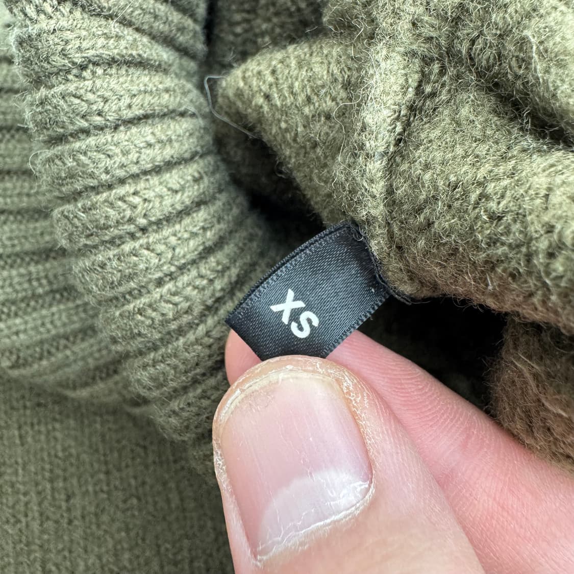 아미 터틀넥 니트  상품이미지3