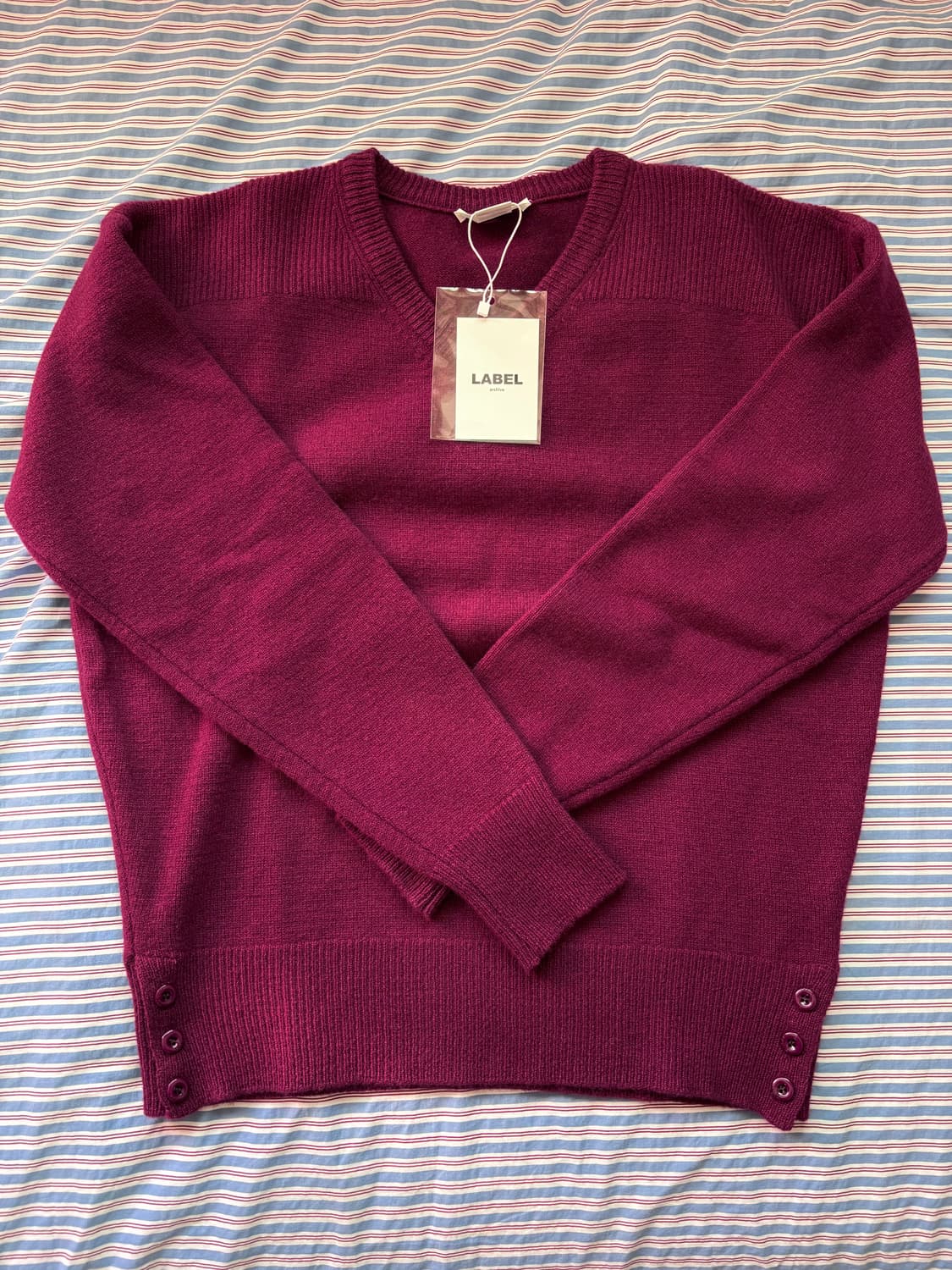 라벨아카이브 Winslo trim panel v-neck sweater 상품이미지2