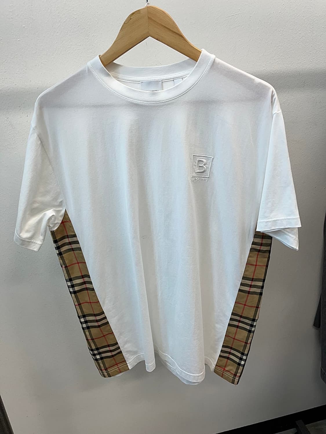 100) 버버리 사이드체크 오버 반팔티  상품이미지1