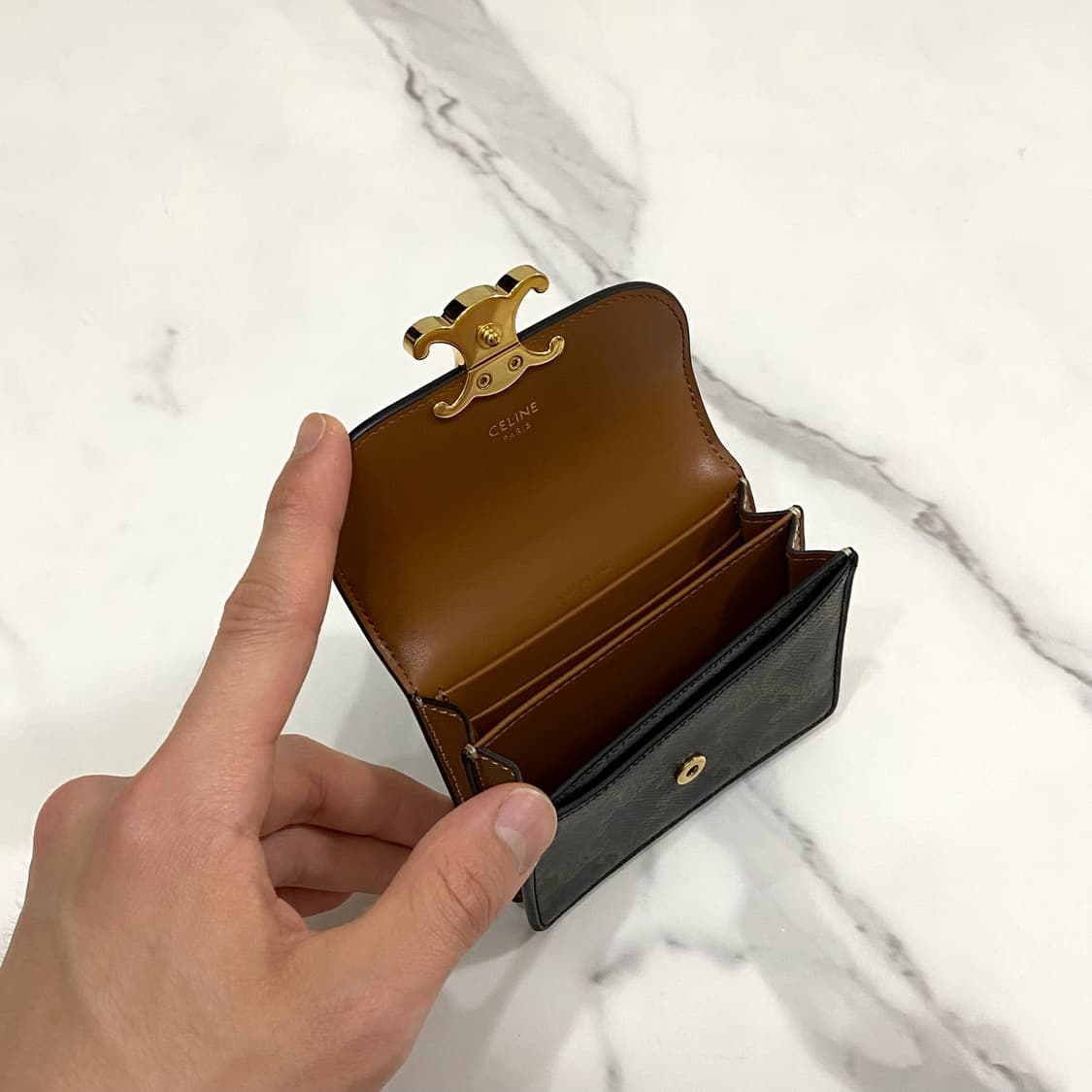 셀린느 트리옹프 캔버스 비즈니스 카드지갑 여성 반지갑 명함지갑 탄 상품이미지4