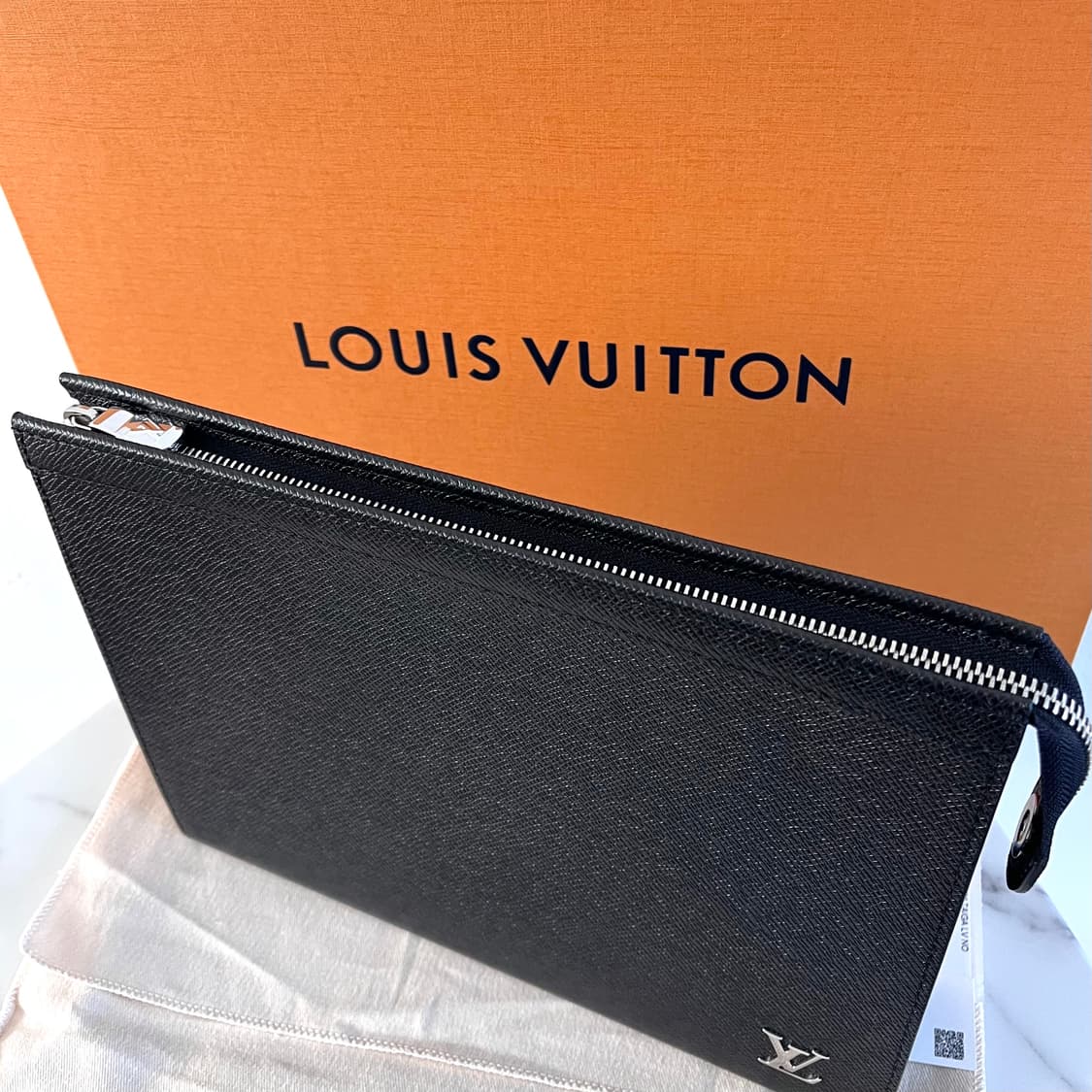 [미사용/정품] 루이비통 타이가 포쉐트 보야주 클러치백 가방 상품이미지4