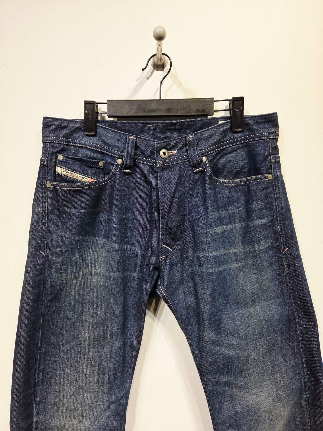 DIESEL 디젤 VIKER 레귤러 스트레이트 데님 팬츠 상품이미지3