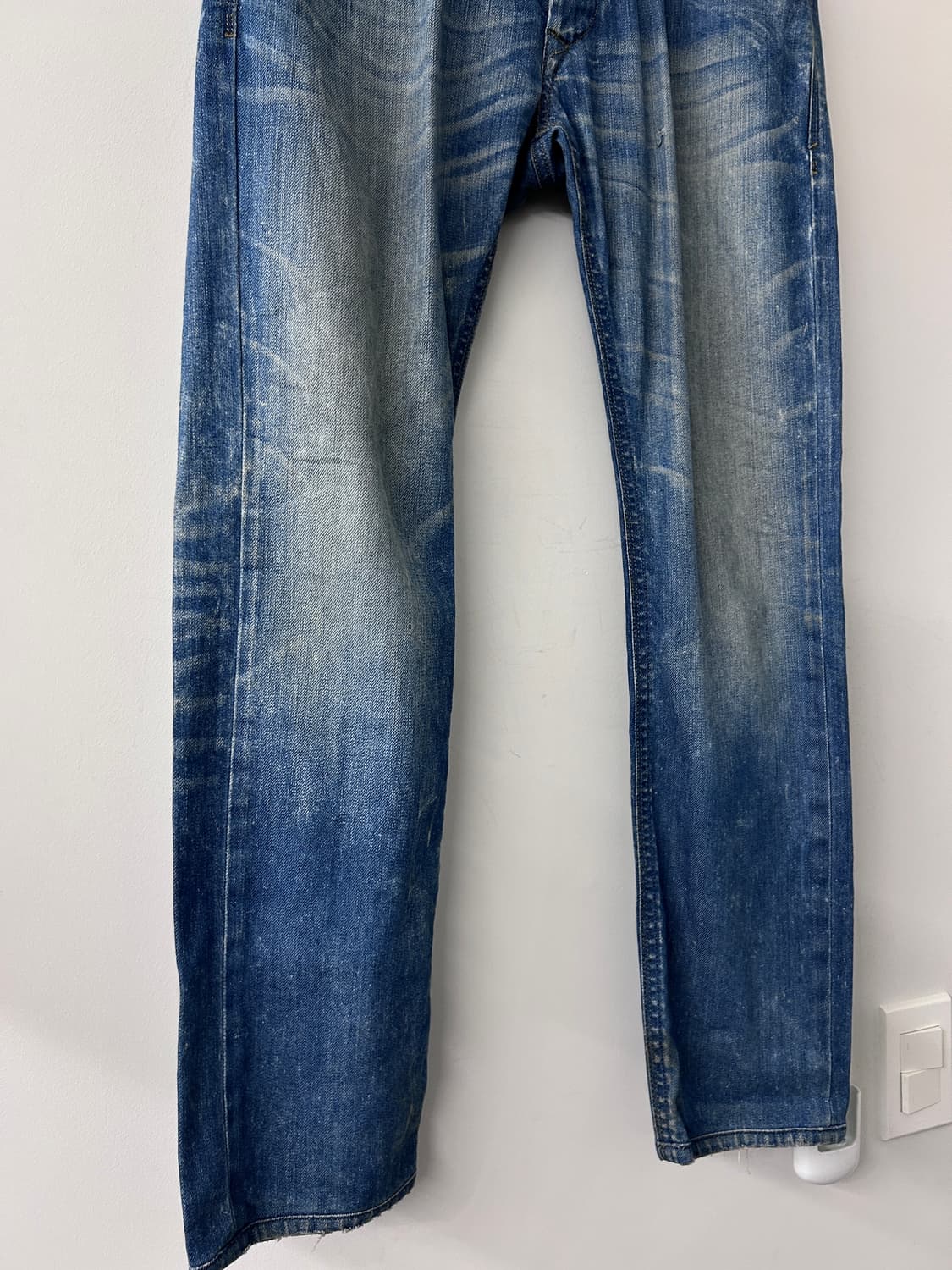 디젤 Thanaz 라이트 워싱 데님 팬츠 상품이미지5